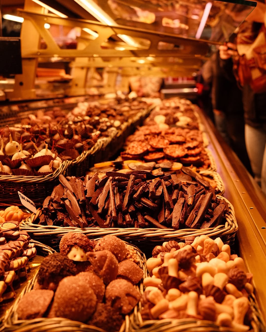 Fresh seafood, fried goodness, and fruity flavors all in one...